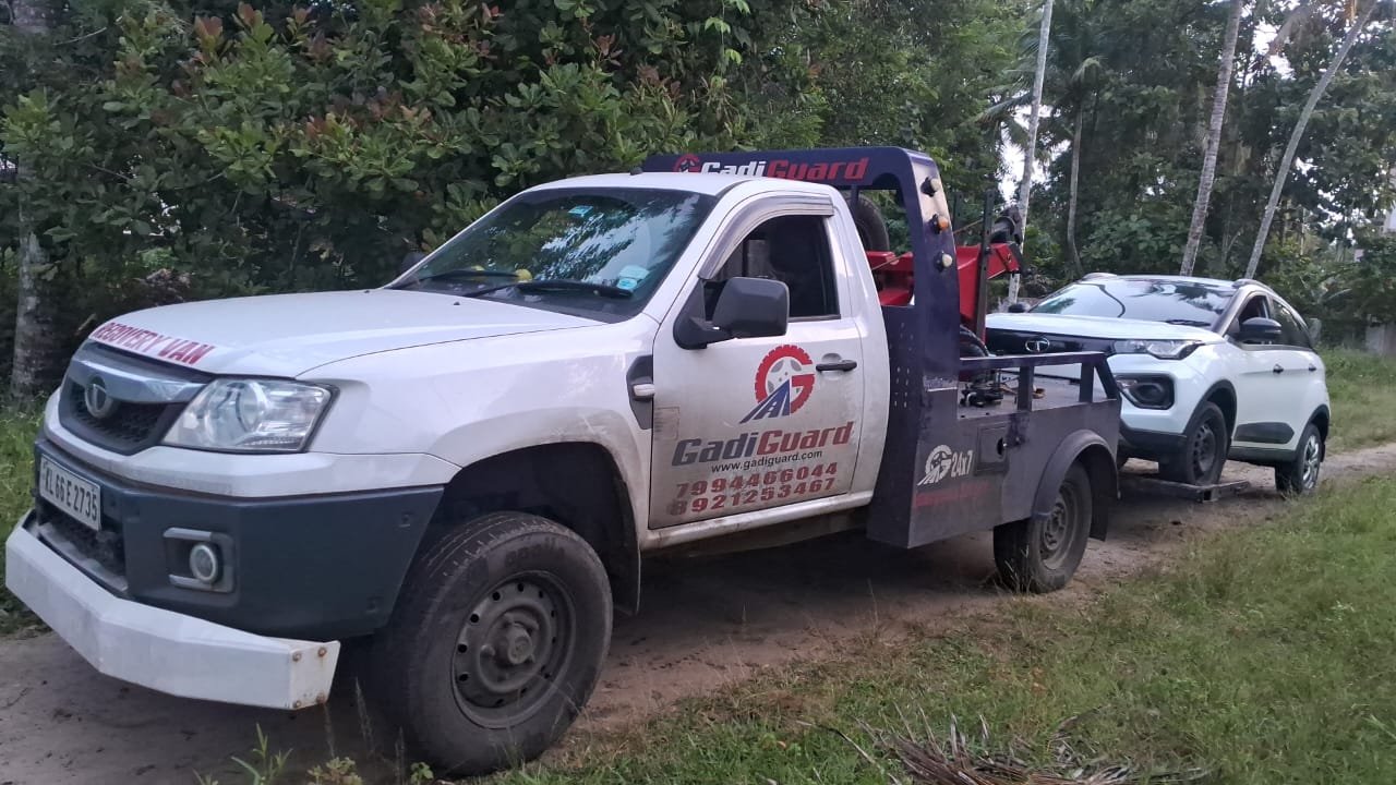 Recovery Van in Kadavanthra towing a car - Towing Service in Kadavanthra